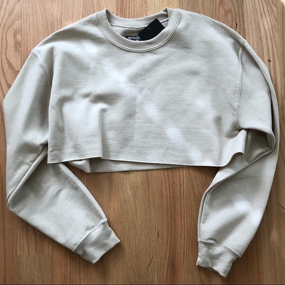 PrettyLittleThing Sweaters - Pretty Little Thing Cropped Sweater NWT Size Small